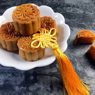 广式低糖莲蓉蛋黄月饼