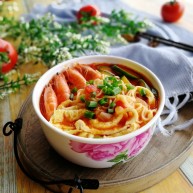 了不起的小番茄茄汁鲜虾鸡蛋面