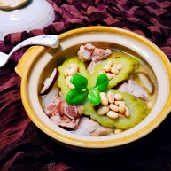 粤式靓汤凉瓜黄豆猪骨汤