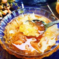 滋润养颜雪耳桂圆桃胶糖水