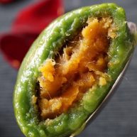 咸蛋黄肉松网红青团