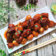 秘制鹌鹑蛋红烧肉