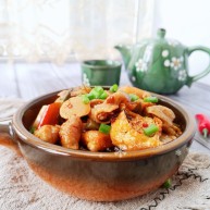 酸菜油豆腐烧肥肠