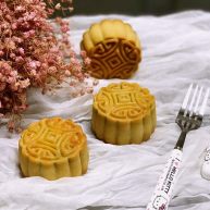 广式抹茶蛋黄月饼