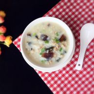 浓汤皮蛋瘦肉粥