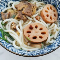 冬至美食黄芪党参芡实牛骨汤