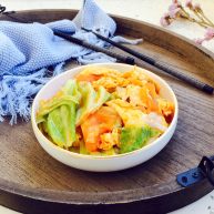 懒人料理西红柿炒鸡蛋圆白菜