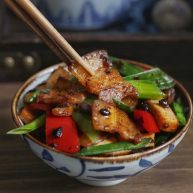 绿色美食豆豉香干回锅肉