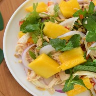 水果入菜风味绝妙——酸辣芒果鸡丝