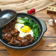 红烧排骨煲仔饭