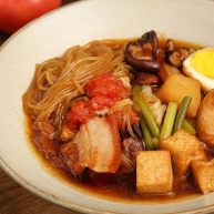 深夜食堂里的招牌菜一道温暖人心的大锅菜