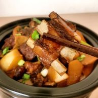 红烧羊排炖萝卜小火锅