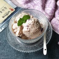 蓝莓果酱冰淇淋
