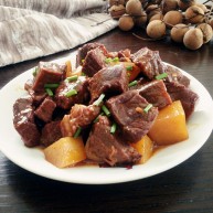 红烧牛肉炖土豆