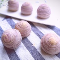 紫薯莲蓉蛋黄酥