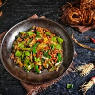 辣出天际的辣炒腊鸭肠