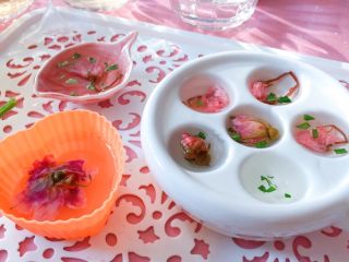 14、佳儿的水信玄饼●少女心怦怦滴,然后还剩好多糊糊。我们可以根据自己的想象和创意,把她放进你喜欢的模具里。