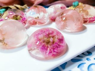 22、佳儿的水信玄饼●少女心怦怦滴,再来一个玫瑰花冠玄饼吧!好Q的,像少女的带笑眉眼和微红的脸蛋一样诱人。忍不住,想要一亲芳泽了呢。