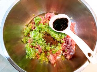 10、东北酸菜饺子,加入蚝油