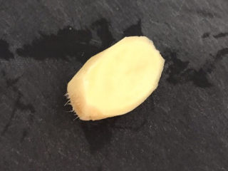 7、油菜豆腐,鲜姜削皮