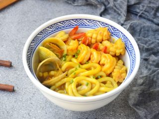 20、咖喱海鲜乌冬面,散上葱花