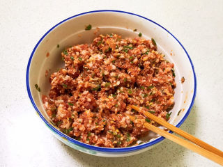 15、莲藕肉丸,顺着一个方向调匀