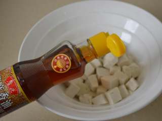 17、香椿拌豆腐,2勺香油。