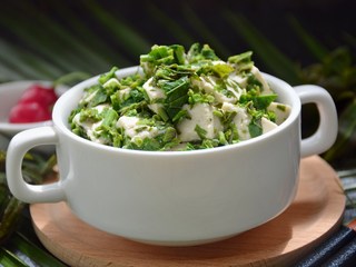 21、香椿拌豆腐,装盘。