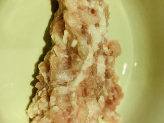 6、肉沫蒸豆腐,放入碗内