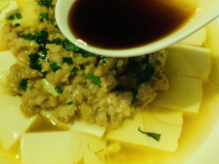16、肉沫蒸豆腐,加一勺蒸鱼豉油