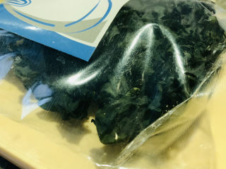 3、海带豆腐汤,海带待用；