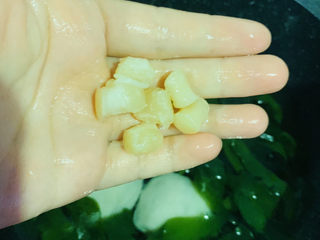 9、海带豆腐汤,加干贝；