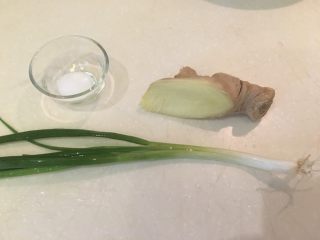 18、韩式参鸡汤,葱姜盐