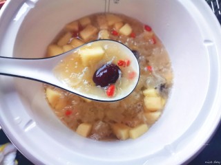 15、苹果银耳红枣汤,满满的胶原蛋白