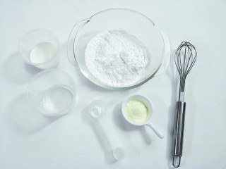 4、椰香米糕&红枣莲子银耳汤,各种材料称重