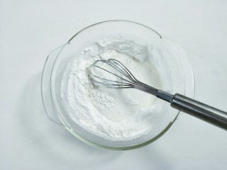 6、椰香米糕&红枣莲子银耳汤,加入椰浆和水