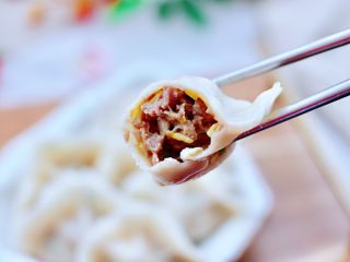 17、蒜黄牛肉饺子,好吃到哭，吃上一口满满的幸福感，老公一口气吃了两盘还意犹未尽。