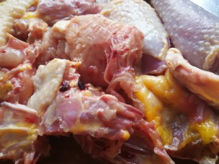 3、中餐秋冬滋补篇:天麻老母鸡汤,斩块