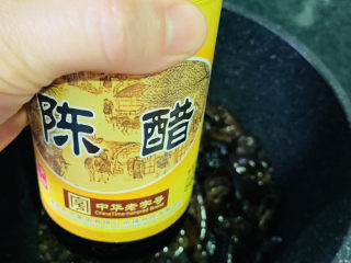 9、芹菜炒木耳,加陈醋；