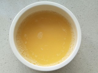 6、海参蒸蛋,静止十几分钟消泡，也可用筛网过滤。