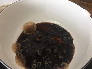 2、红糖馒头（一次性发酵）,红糖加一点水小火烧开