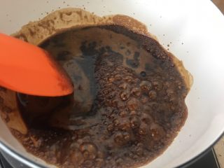 3、红糖馒头（一次性发酵）,表面有大气泡的时候关火；