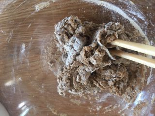 7、红糖馒头（一次性发酵）,用筷子拌成棉絮状