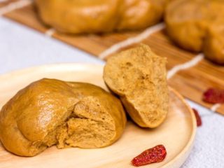 16、红糖馒头（一次性发酵）,撕开馒头，松软可口，带着红糖的甜味