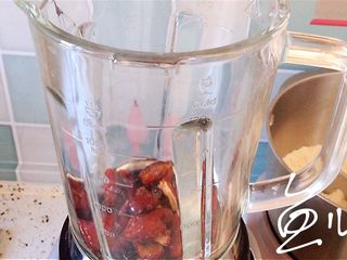 3、红枣红糖馒头,红枣肉放入破壁机