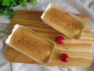 14、冰淇淋小蛋糕,烤熟后取出晾一下