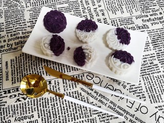 17、颜值担当紫薯山药饼,搭配新买的工具。