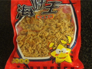 1、裙边腐竹排骨汤,现在还真是方便哈，什么食材都能买到，裙边，我还是第一次见到呢