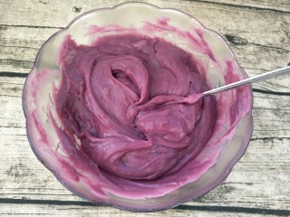 7、DIY手工紫薯馅,用料理机尽量打细一点，如图