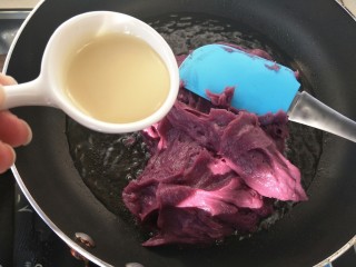 10、DIY手工紫薯馅,加入炼乳